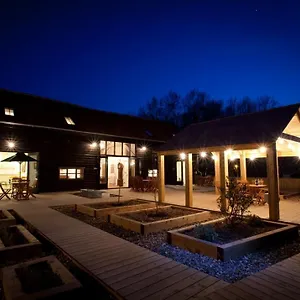 Creeksea Place Barns Lodge